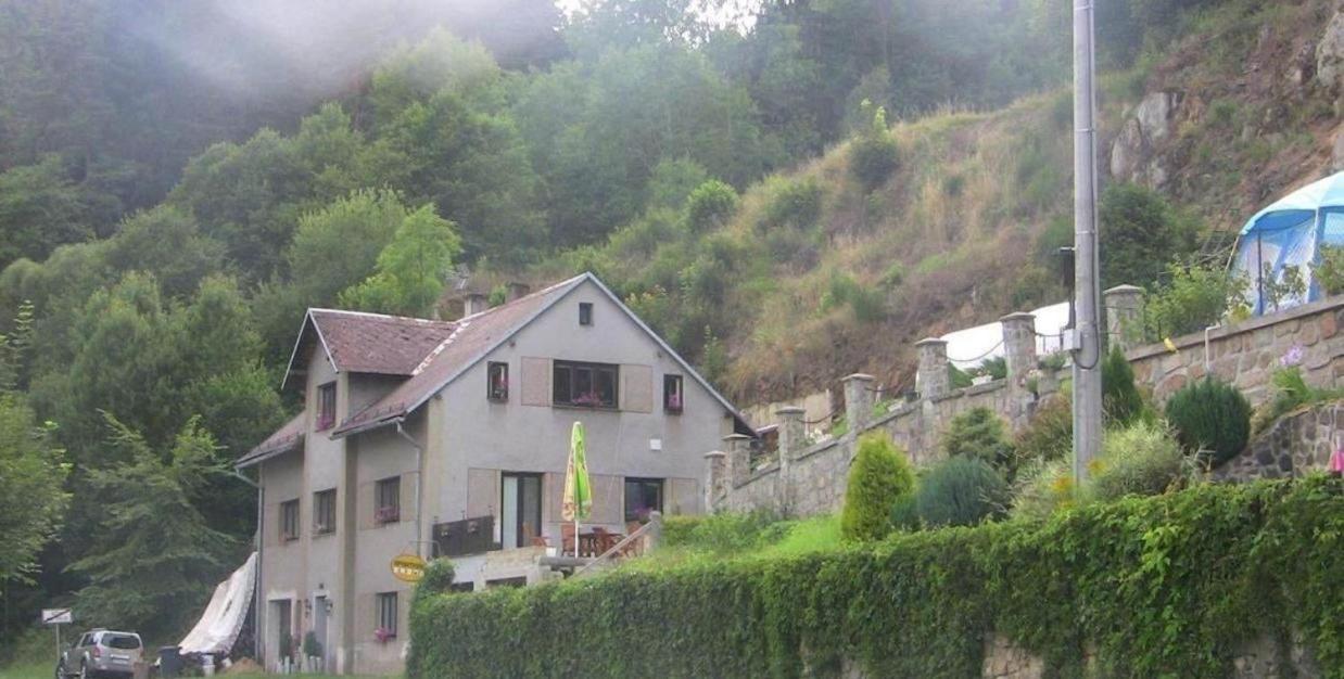 Penzion Apartmany Becov Bečov nad Teplou Exterior foto